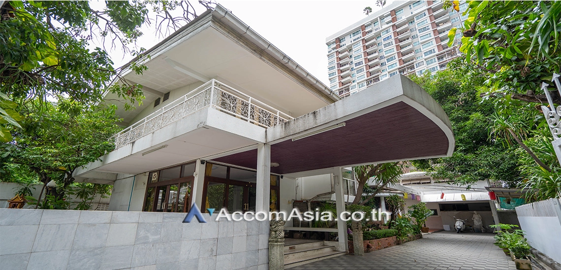 unitHome Office, Pet friendly | Classic detached home with garden and spacious interior in Sathorn (AA29914)