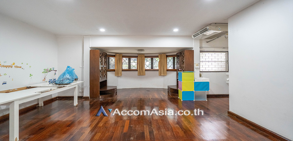 Home Office, Pet friendly |  3 Bedrooms  House For Rent in Sathorn, Bangkok  near BTS Chong Nonsi - MRT Lumphini (AA30234)