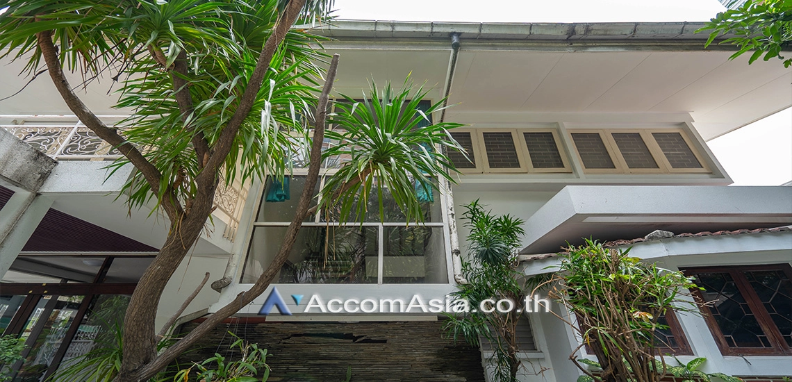 unitHome Office, Pet friendly | Classic detached home with garden and spacious interior in Sathorn (AA29914)