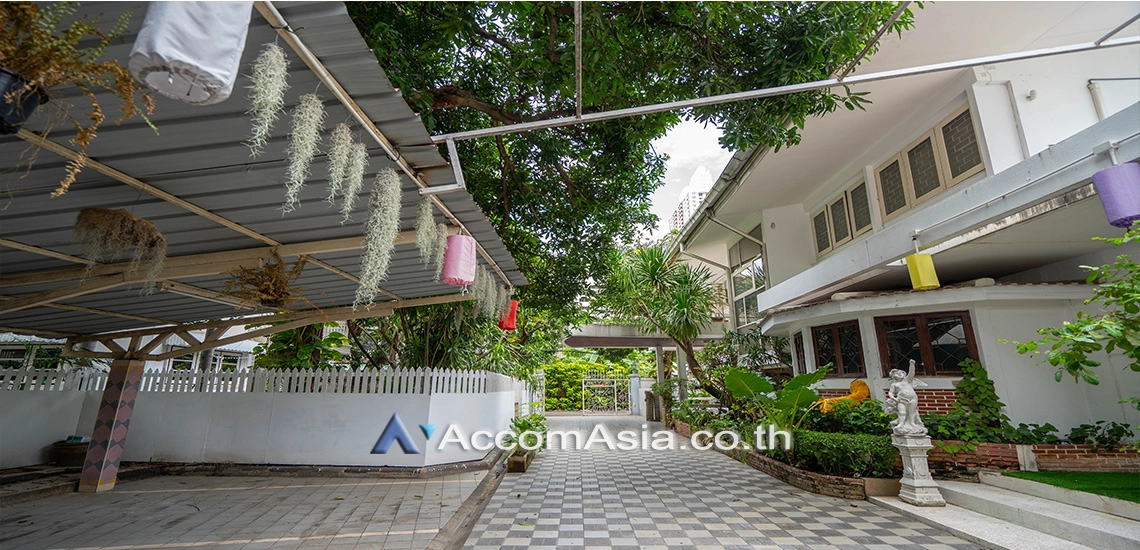 Home Office, Pet friendly |  3 Bedrooms  House For Rent in Sathorn, Bangkok  near BTS Chong Nonsi - MRT Lumphini (AA30234)