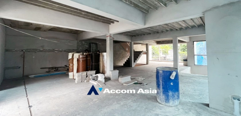 5  Shophouse for rent and sale in Sukhumvit ,Bangkok BTS Phrom Phong AA30236