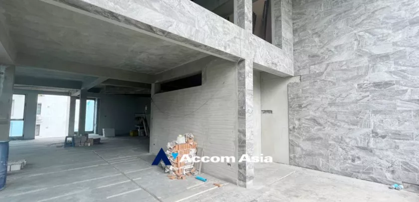  1  Shophouse for rent and sale in sukhumvit ,Bangkok BTS Phrom Phong AA30236