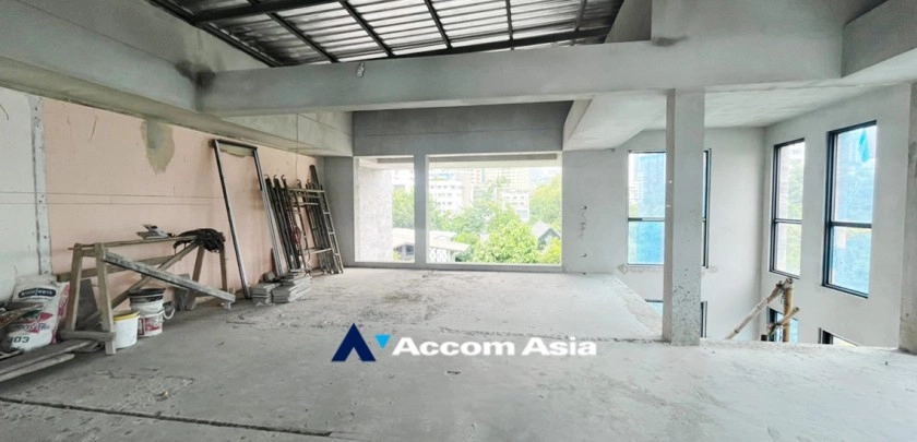 8  Shophouse for rent and sale in Sukhumvit ,Bangkok BTS Phrom Phong AA30236