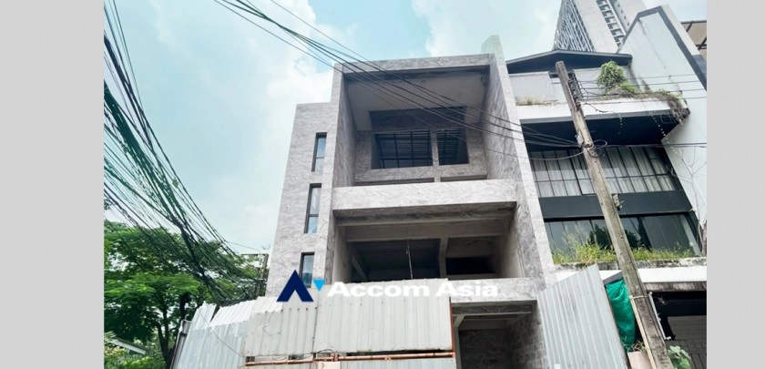  1  Shophouse for rent and sale in Sukhumvit ,Bangkok BTS Phrom Phong AA30236