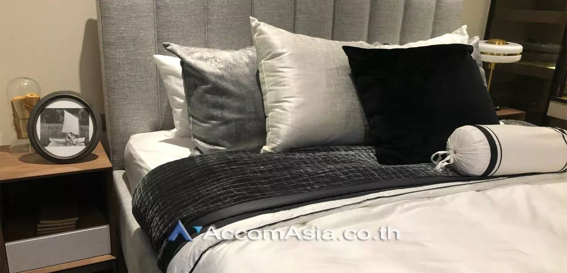 unit 1 Bedroom  Condominium For Rent & Sale in Sukhumvit, Bangkok  near BTS Ekkamai (AA30253)