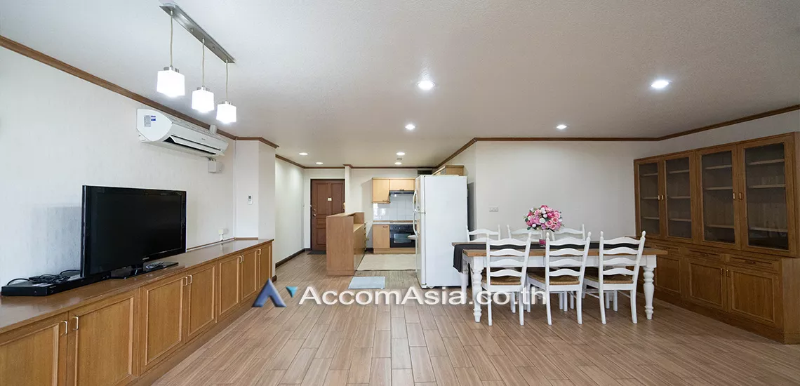  1 Bedroom  Condominium For Rent in Silom, Bangkok  near BTS Chong Nonsi (AA30260)