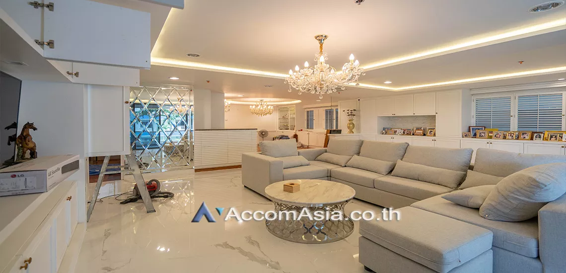 Pet friendly |  3 Bedrooms  Condominium For Rent in Sukhumvit, Bangkok  near BTS Asok - MRT Sukhumvit (AA30275)