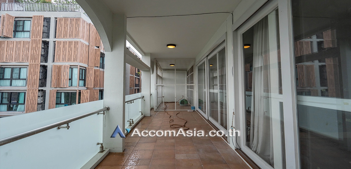 Pet friendly |  3 Bedrooms  Apartment For Rent in Sukhumvit, Bangkok  near BTS Phrom Phong (AA30277)