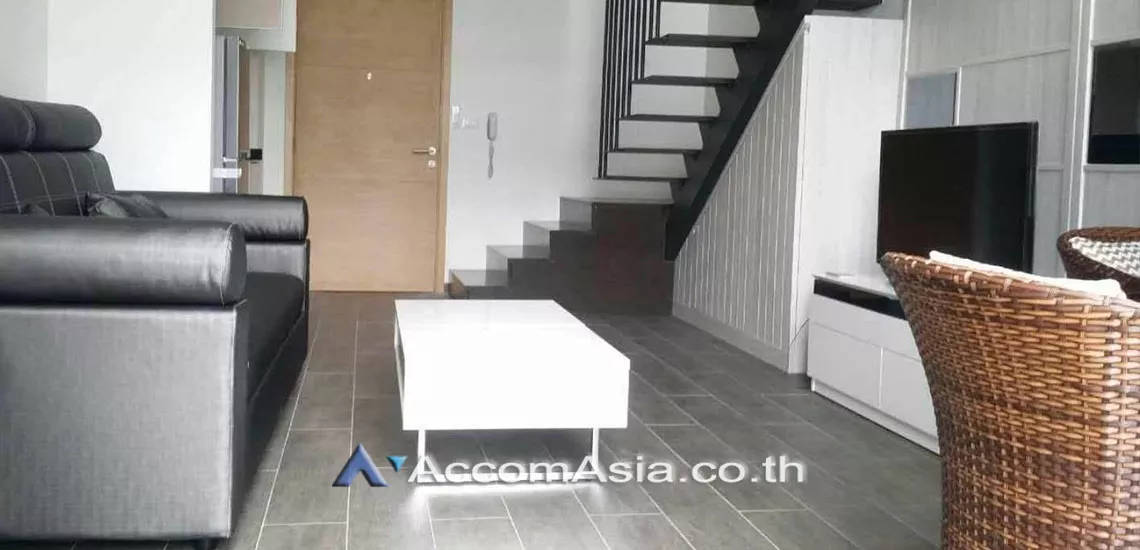 Duplex Condo |  1 Bedroom  Condominium For Rent in Sukhumvit, Bangkok  near BTS Ekkamai (AA30320)