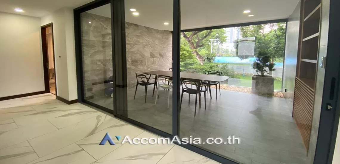 unit 2 Bedrooms  Apartment For Rent in Sukhumvit, Bangkok  near BTS Phrom Phong (AA30333)