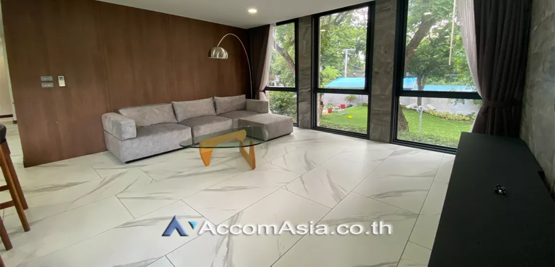 unit 2 Bedrooms  Apartment For Rent in Sukhumvit, Bangkok  near BTS Phrom Phong (AA30333)