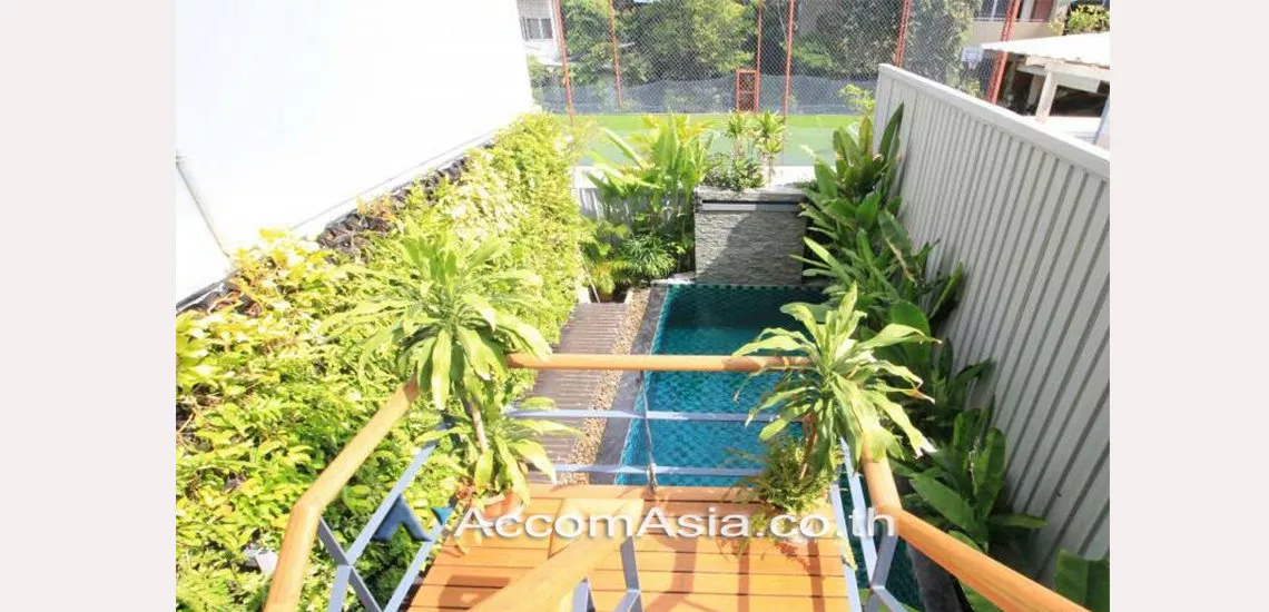 Private Swimming Pool |  2 Bedrooms  House For Sale in Sukhumvit, Bangkok  near BTS Ekkamai (AA30337)