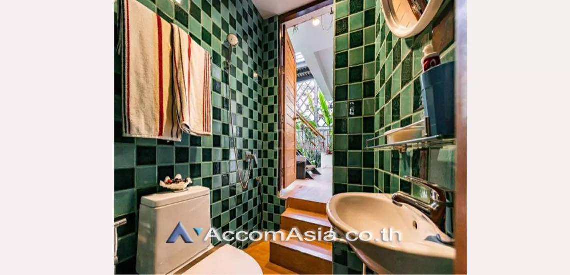 15  2 br House For Sale in Sukhumvit ,Bangkok BTS Ekkamai AA30337