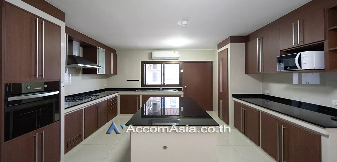 Pet friendly |  3 Bedrooms  Apartment For Rent in Sukhumvit, Bangkok  near BTS Asok - MRT Sukhumvit (AA30343)