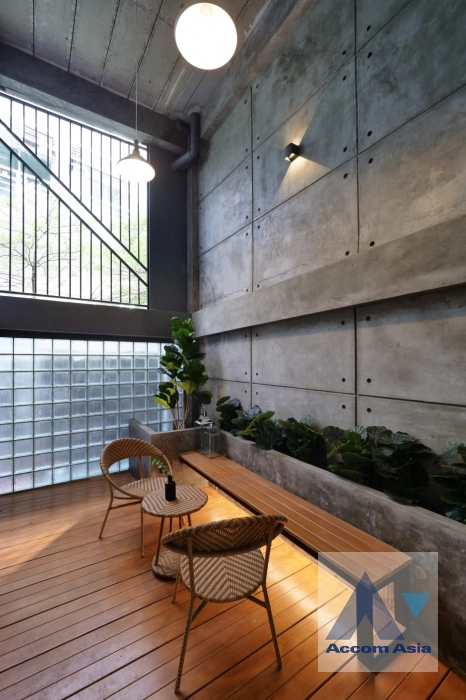 unitPet friendly |  5 Bedrooms  Townhouse For Rent & Sale in Sukhumvit, Bangkok  near BTS Ekkamai (AA30344)