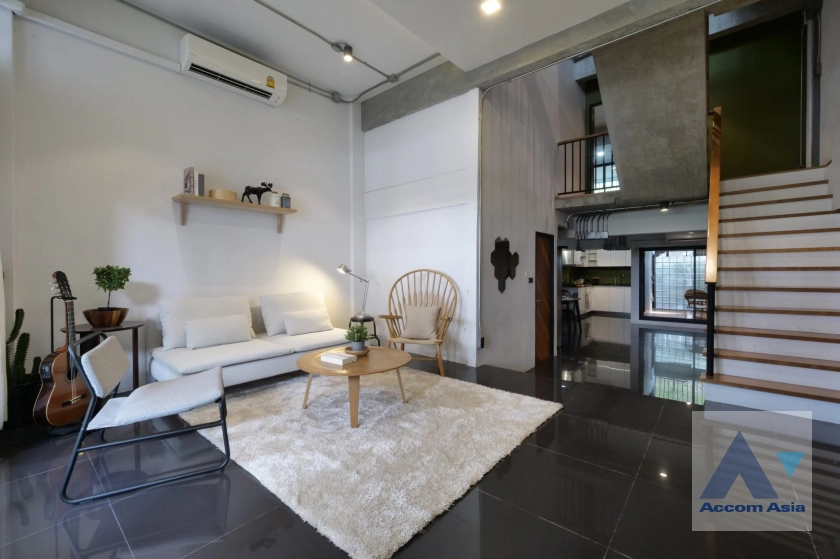 unitPet friendly |  5 Bedrooms  Townhouse For Rent & Sale in Sukhumvit, Bangkok  near BTS Ekkamai (AA30344)
