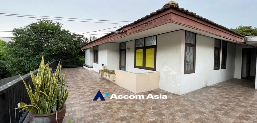 Home Office |  3 Bedrooms  House For Sale in Sukhumvit, Bangkok  near BTS Phra khanong (AA30349)