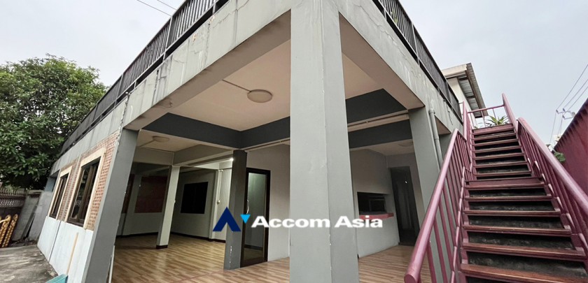 Home Office |  3 Bedrooms  House For Sale in Sukhumvit, Bangkok  near BTS Phra khanong (AA30349)
