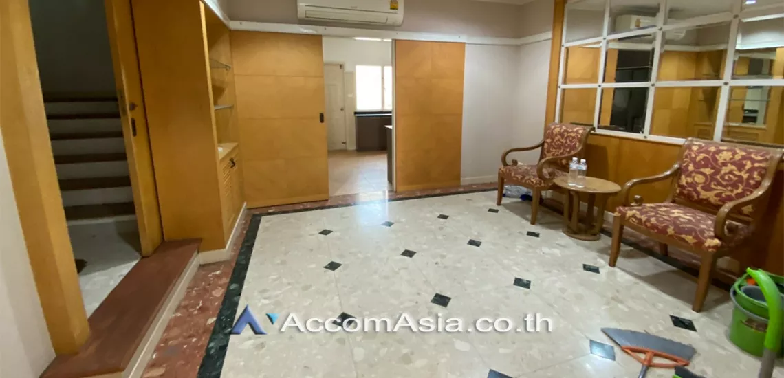 Pet friendly |  4 Bedrooms  House For Rent in Sukhumvit, Bangkok  near BTS Thong Lo (AA30356)