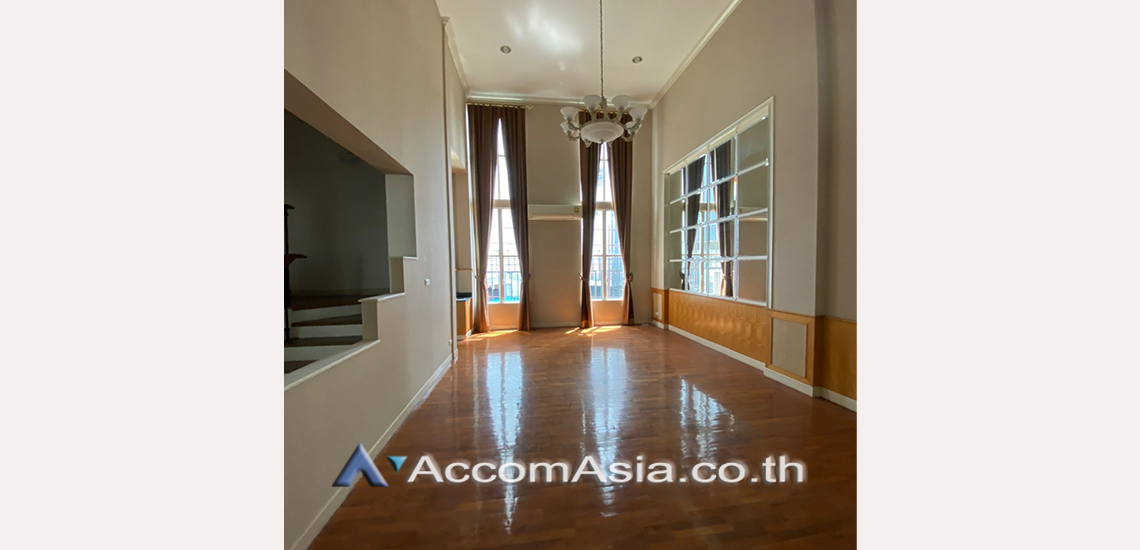 Baan Klang Krung Thonglor British Town Thonglor 4 br Townhouse For