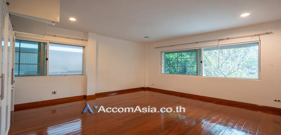 6  4 br House For Rent in Sukhumvit ,Bangkok BTS Ekkamai at House in Compound AA30381