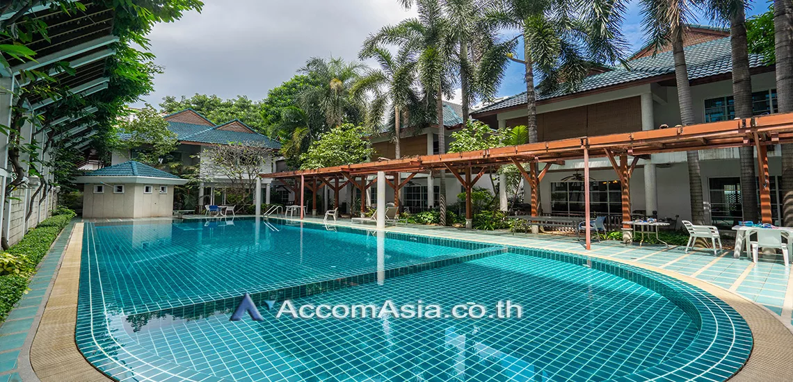  2  4 br House For Rent in Sukhumvit ,Bangkok BTS Ekkamai at House in Compound AA30381