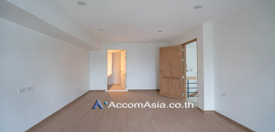 Duplex Condo |  2 Bedrooms  Condominium For Rent in Sukhumvit, Bangkok  near BTS Phrom Phong (AA30398)