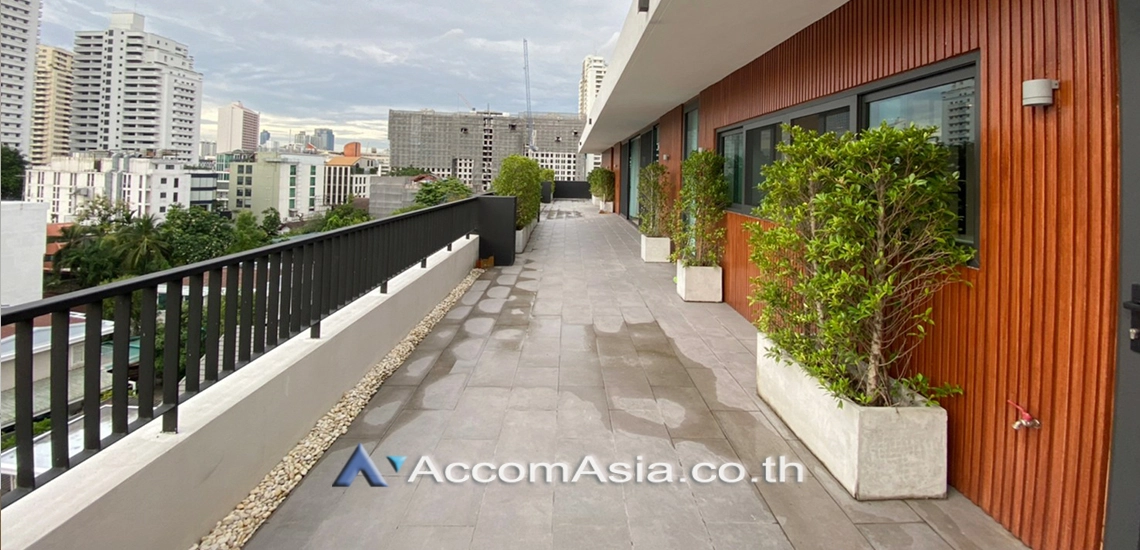 Huge Terrace, Penthouse |  Low-rise and Modern Residence in Thong lo Apartment  3 Bedroom for Rent BTS Thong Lo in Sukhumvit Bangkok