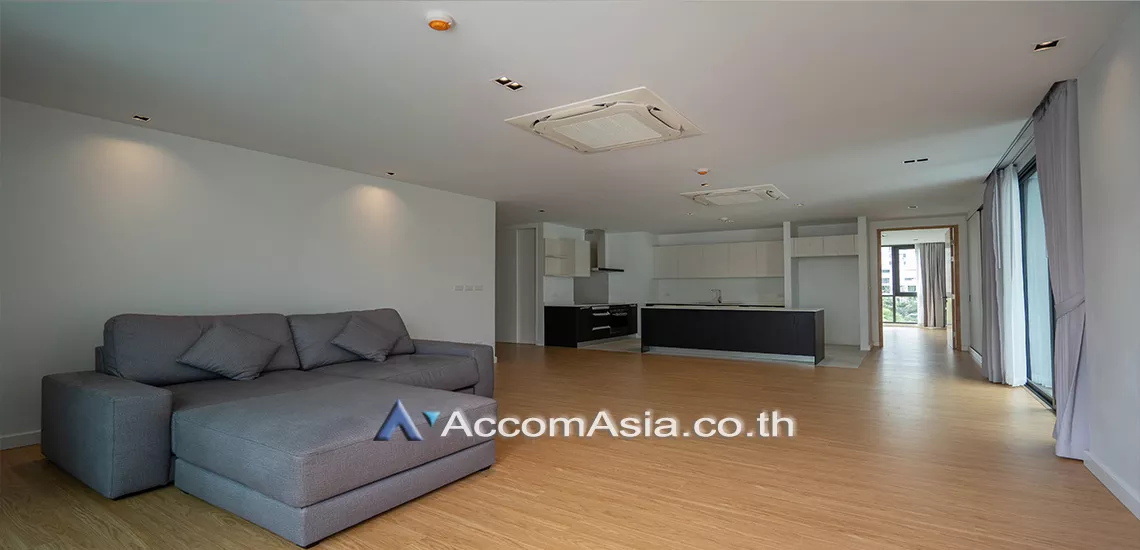  3 Bedrooms  Apartment For Rent in Sukhumvit, Bangkok  near BTS Thong Lo (AA30402)