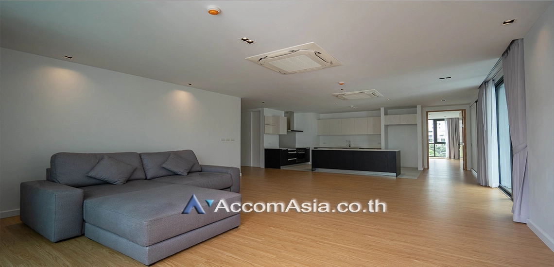 unitMinimal-style apartment with open layout and full-height windows (AA30402)