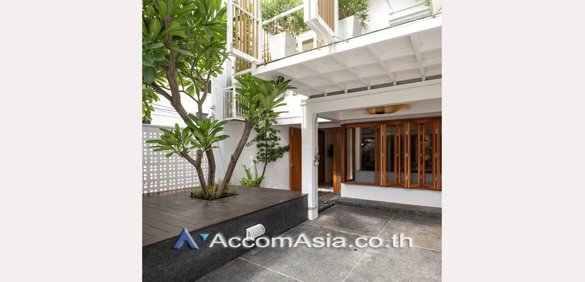 Garden View, Home Office, Big Balcony |  5 Bedrooms  House For Rent in Sukhumvit, Bangkok  near BTS Ekkamai (AA30419)