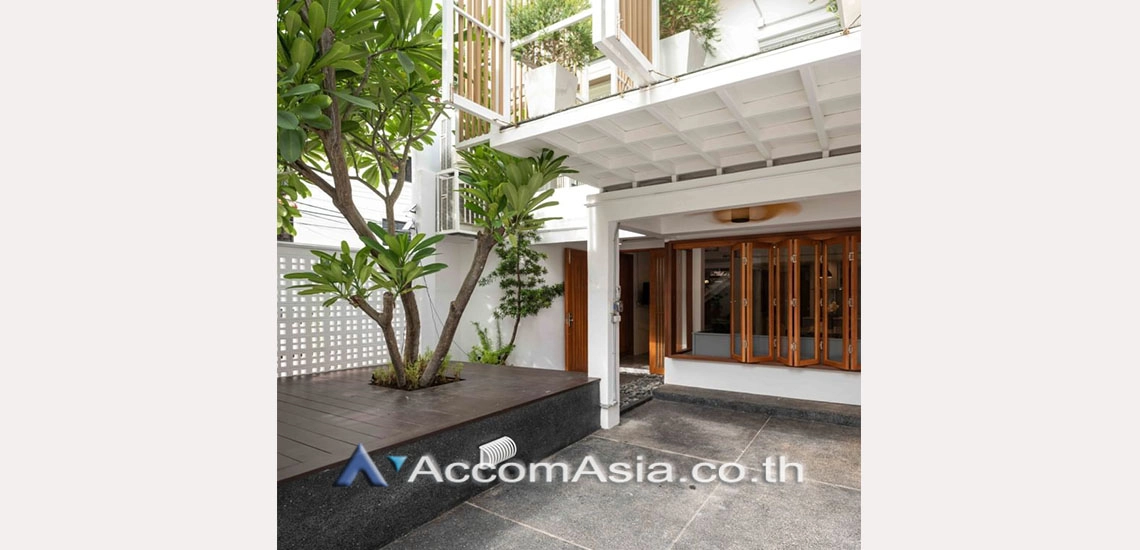  1  5 br House For Rent in Sukhumvit ,Bangkok BTS Ekkamai AA30419