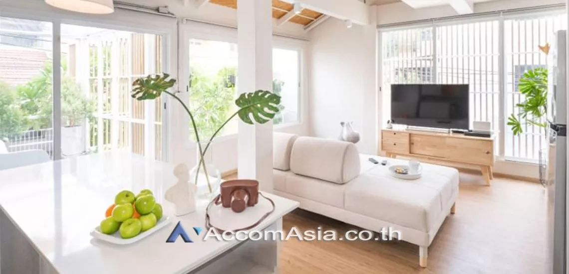 Garden View, Home Office, Big Balcony |  5 Bedrooms  House For Rent in Sukhumvit, Bangkok  near BTS Ekkamai (AA30419)