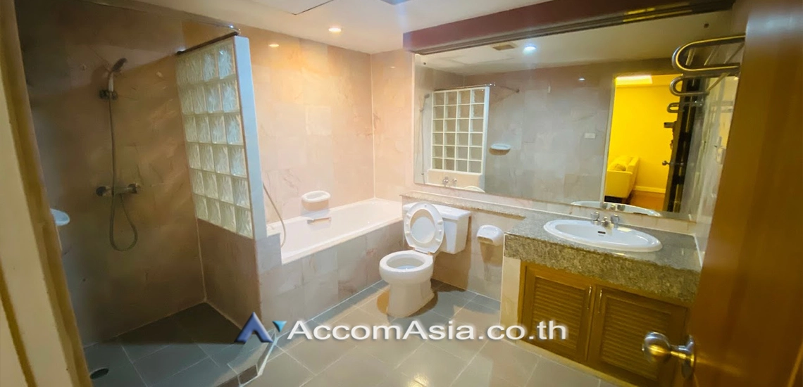 5  1 br Apartment For Rent in Sathorn ,Bangkok MRT Khlong Toei at Low rise Building AA30433