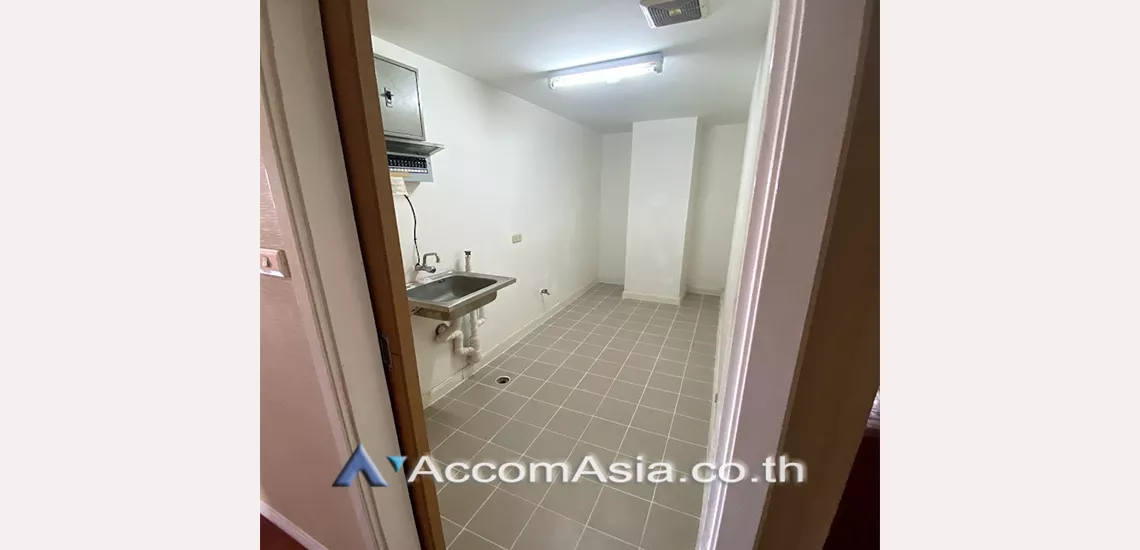 12  2 br Apartment For Rent in Sathorn ,Bangkok MRT Khlong Toei at Low rise Building AA30434