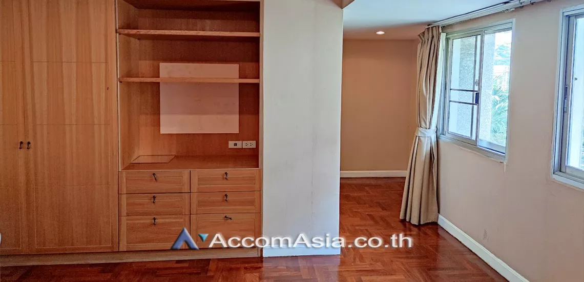 6  2 br Apartment For Rent in Sathorn ,Bangkok MRT Khlong Toei at Low rise Building AA30435
