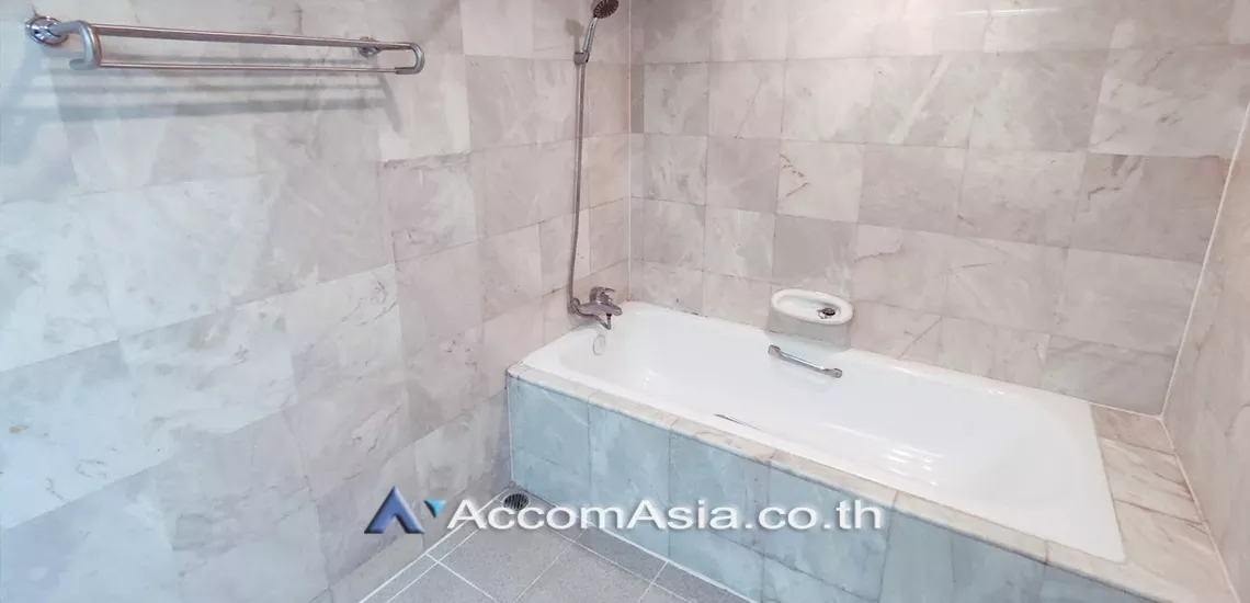 10  2 br Apartment For Rent in Sathorn ,Bangkok MRT Khlong Toei at Low rise Building AA30435