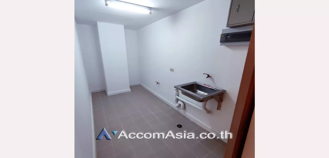 13  2 br Apartment For Rent in Sathorn ,Bangkok MRT Khlong Toei at Low rise Building AA30436