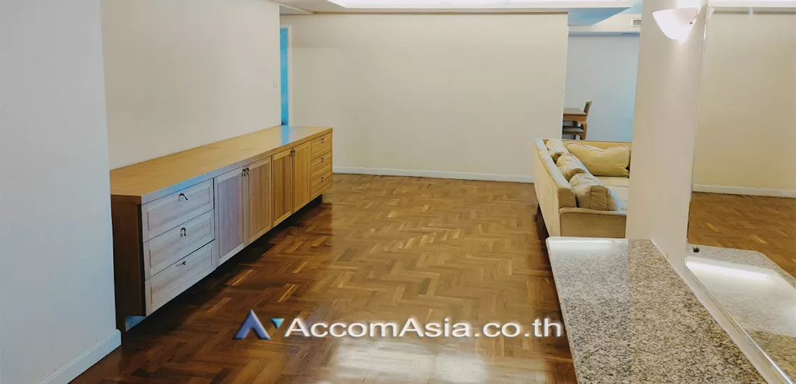 4  3 br Apartment For Rent in Sathorn ,Bangkok MRT Lumphini at Low rise Building AA30437
