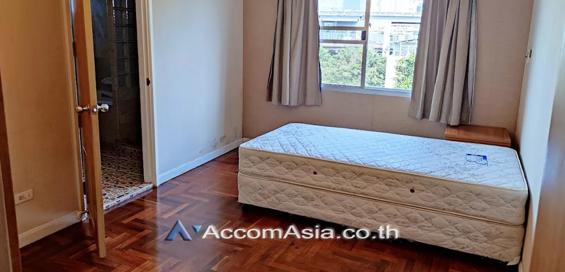 12  3 br Apartment For Rent in Sathorn ,Bangkok MRT Lumphini at Low rise Building AA30437