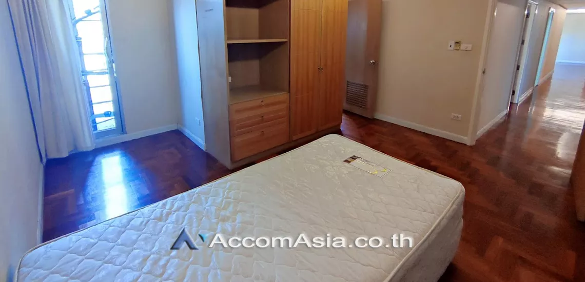 11  3 br Apartment For Rent in Sathorn ,Bangkok MRT Lumphini at Low rise Building AA30437
