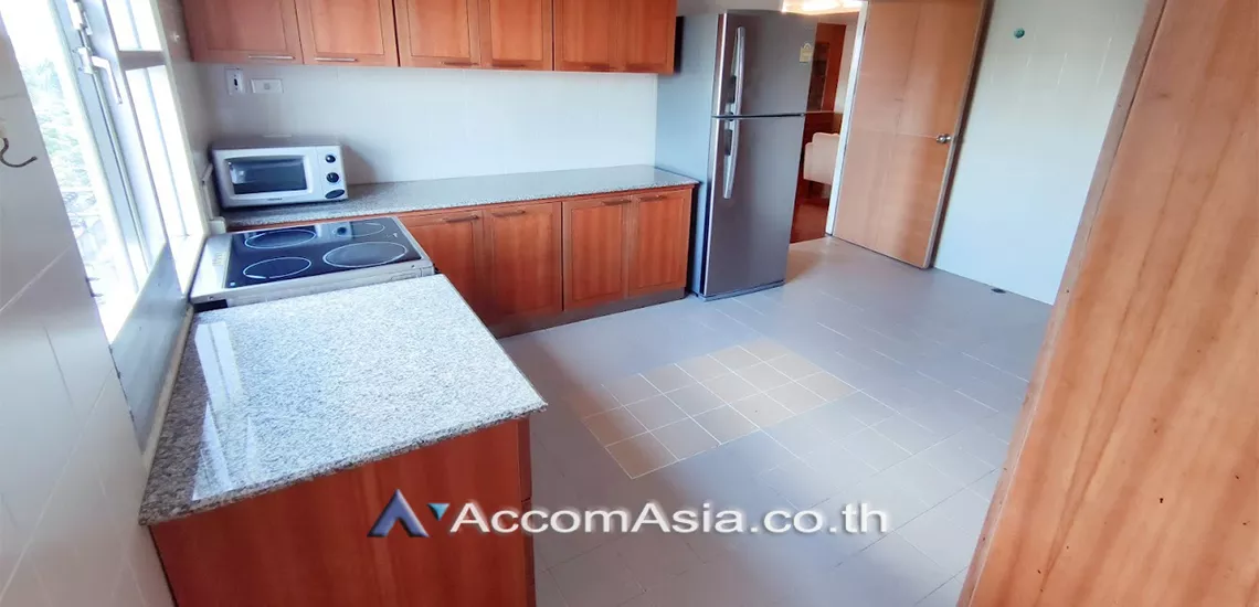 7  3 br Apartment For Rent in Sathorn ,Bangkok MRT Lumphini at Low rise Building AA30437
