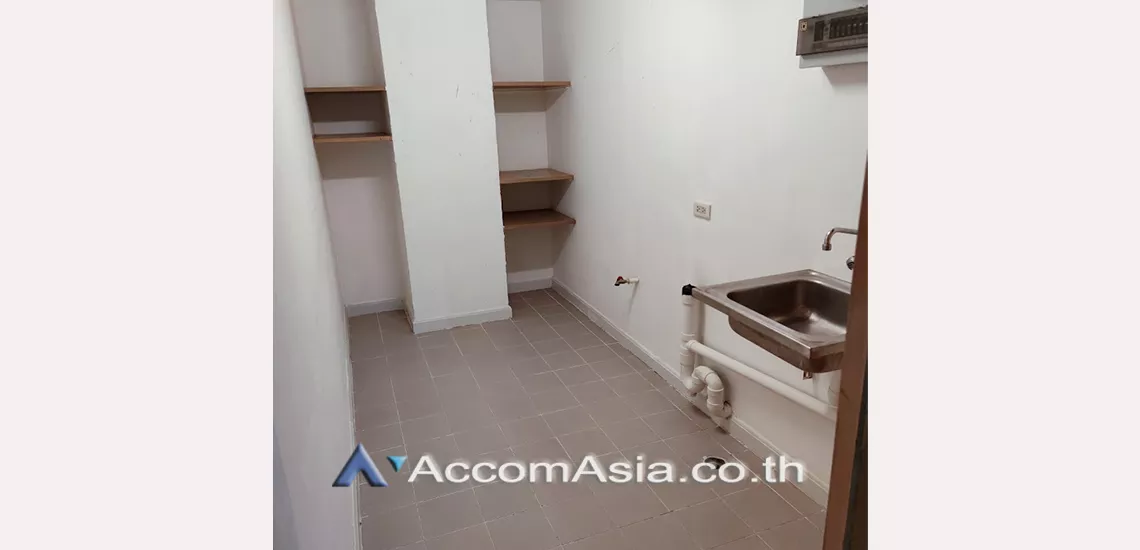 16  3 br Apartment For Rent in Sathorn ,Bangkok MRT Lumphini at Low rise Building AA30437