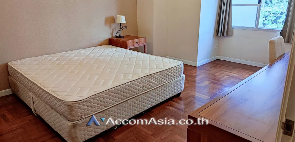 8  3 br Apartment For Rent in Sathorn ,Bangkok MRT Lumphini at Low rise Building AA30437