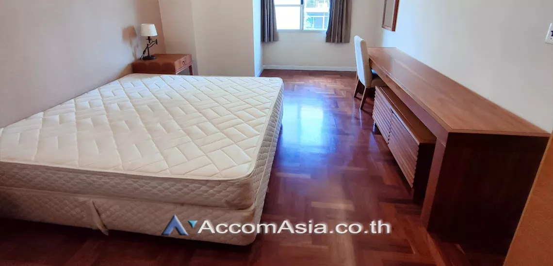 9  3 br Apartment For Rent in Sathorn ,Bangkok MRT Lumphini at Low rise Building AA30437
