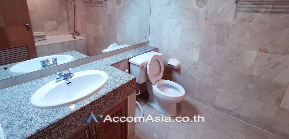 13  3 br Apartment For Rent in Sathorn ,Bangkok MRT Lumphini at Low rise Building AA30437