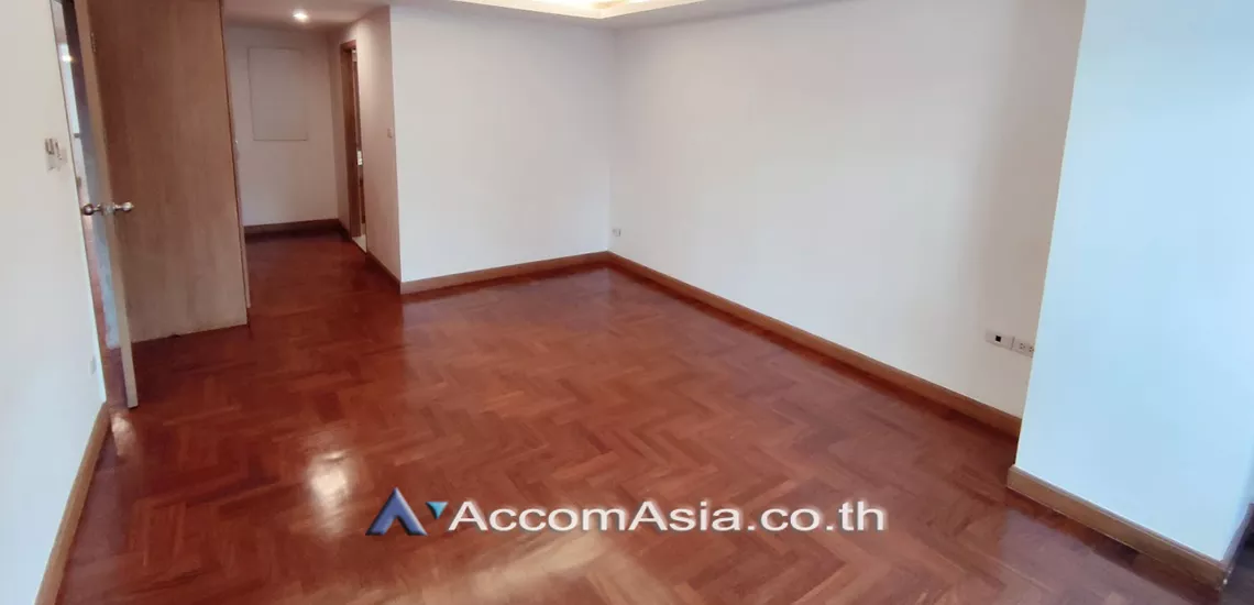 8  5 br Apartment For Rent in Sathorn ,Bangkok MRT Khlong Toei at Low rise Building AA30438