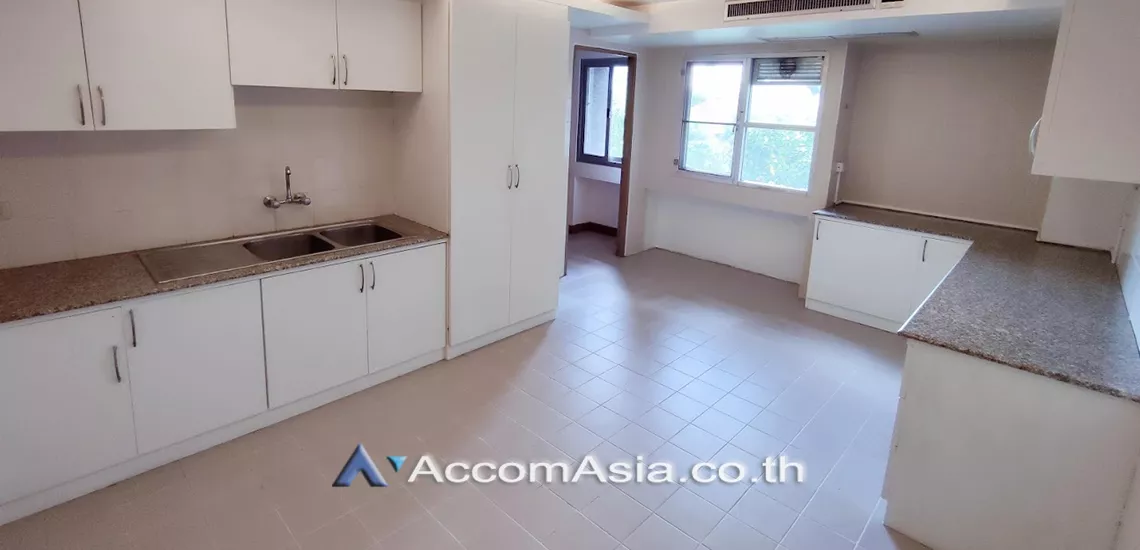 7  5 br Apartment For Rent in Sathorn ,Bangkok MRT Khlong Toei at Low rise Building AA30438