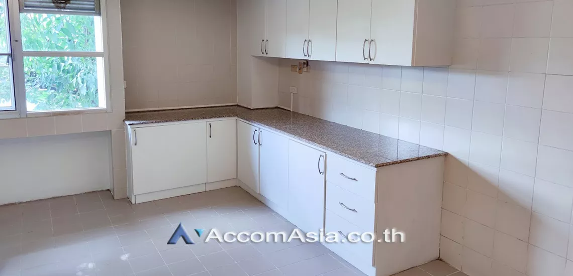 6  5 br Apartment For Rent in Sathorn ,Bangkok MRT Khlong Toei at Low rise Building AA30438