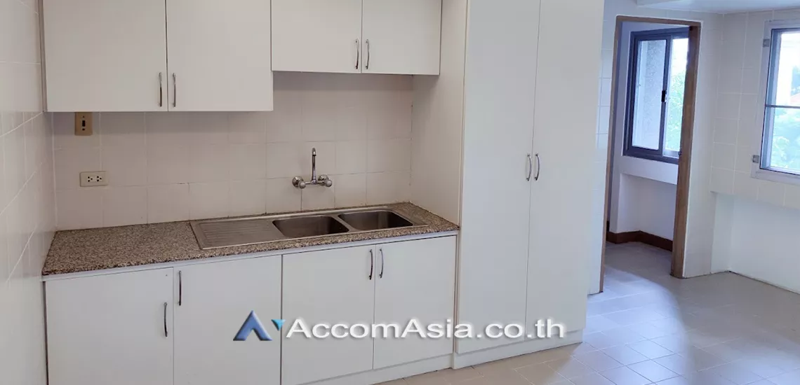 5  5 br Apartment For Rent in Sathorn ,Bangkok MRT Khlong Toei at Low rise Building AA30438